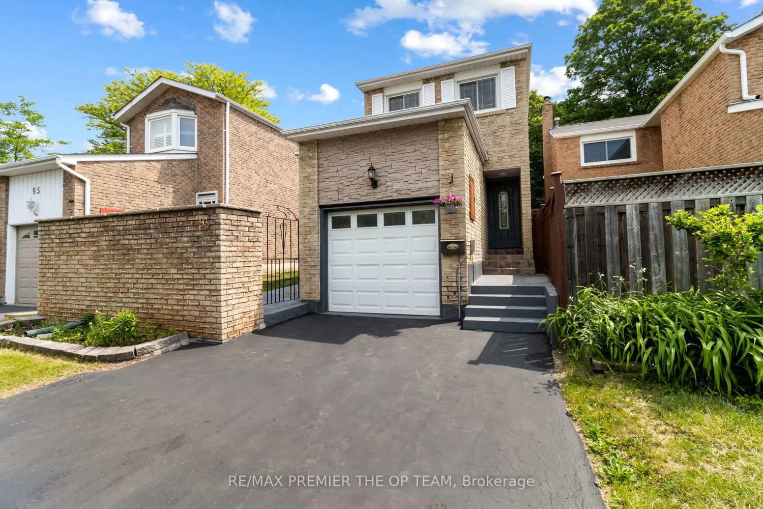 93 Sudbury Hall Drive photo 2