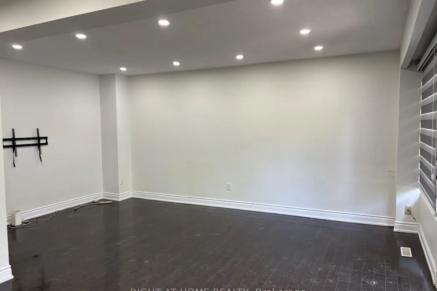 16 Litchfield Court 115 photo 4