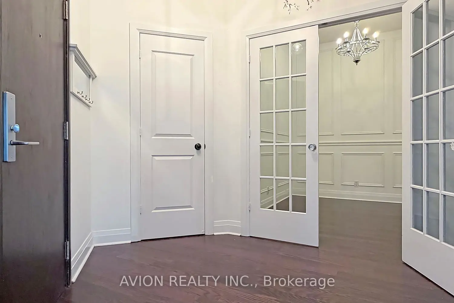 70 Absolute Avenue 2905 photo 2