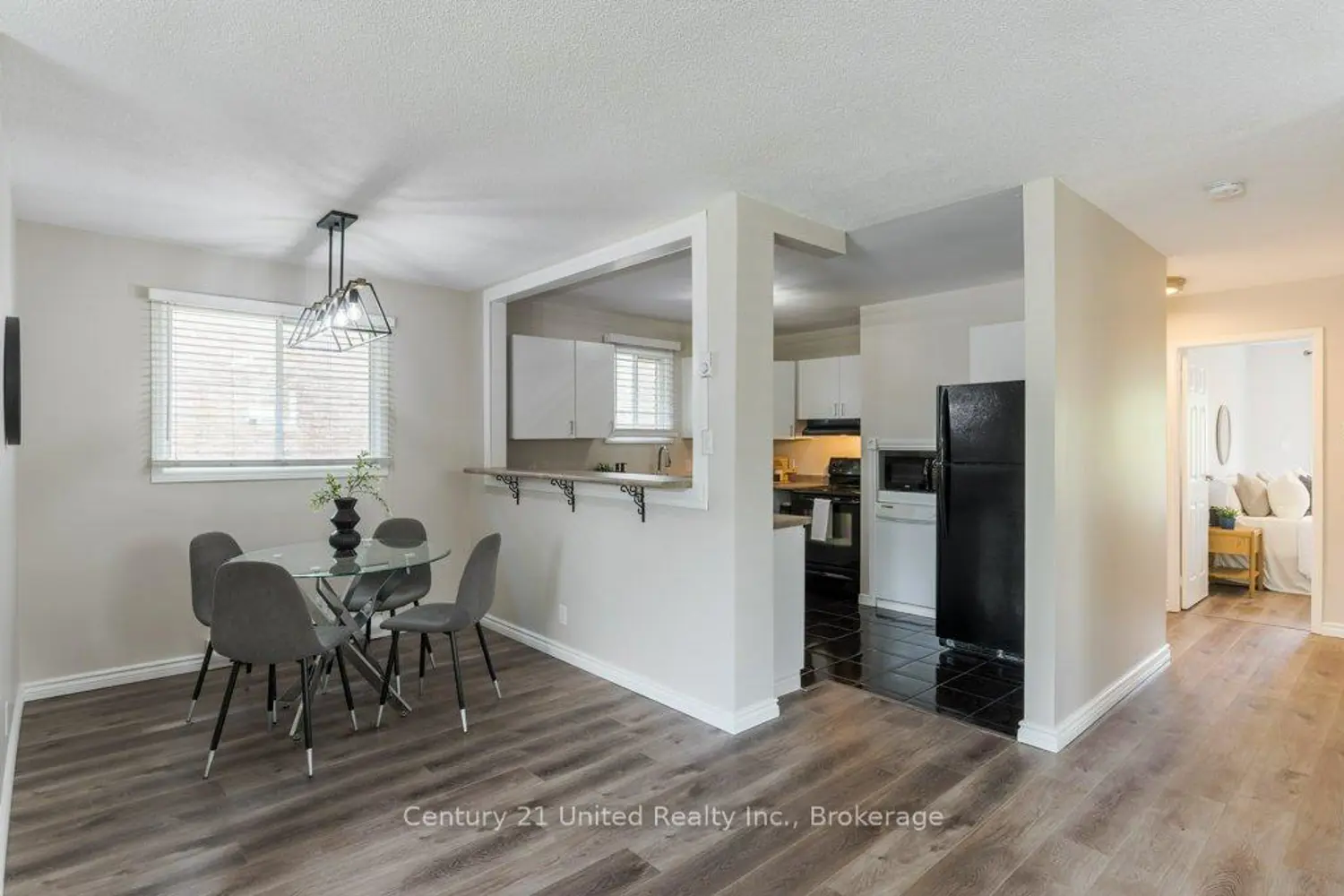 787 Mountain Ash Road photo 3