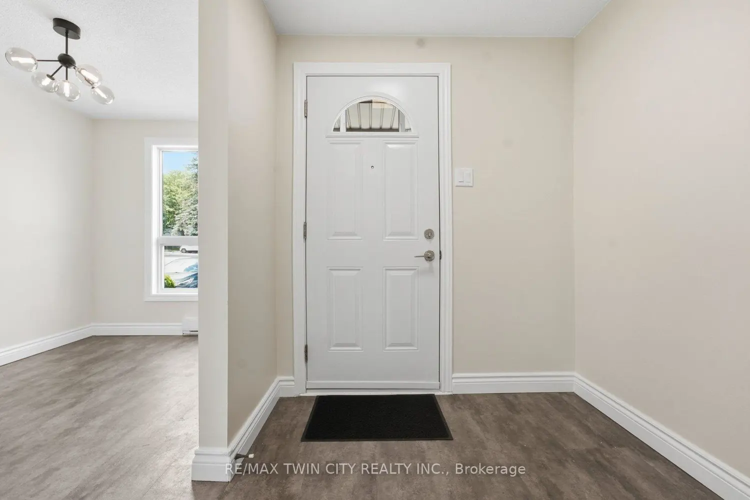 476 Grey Street 3 photo 5