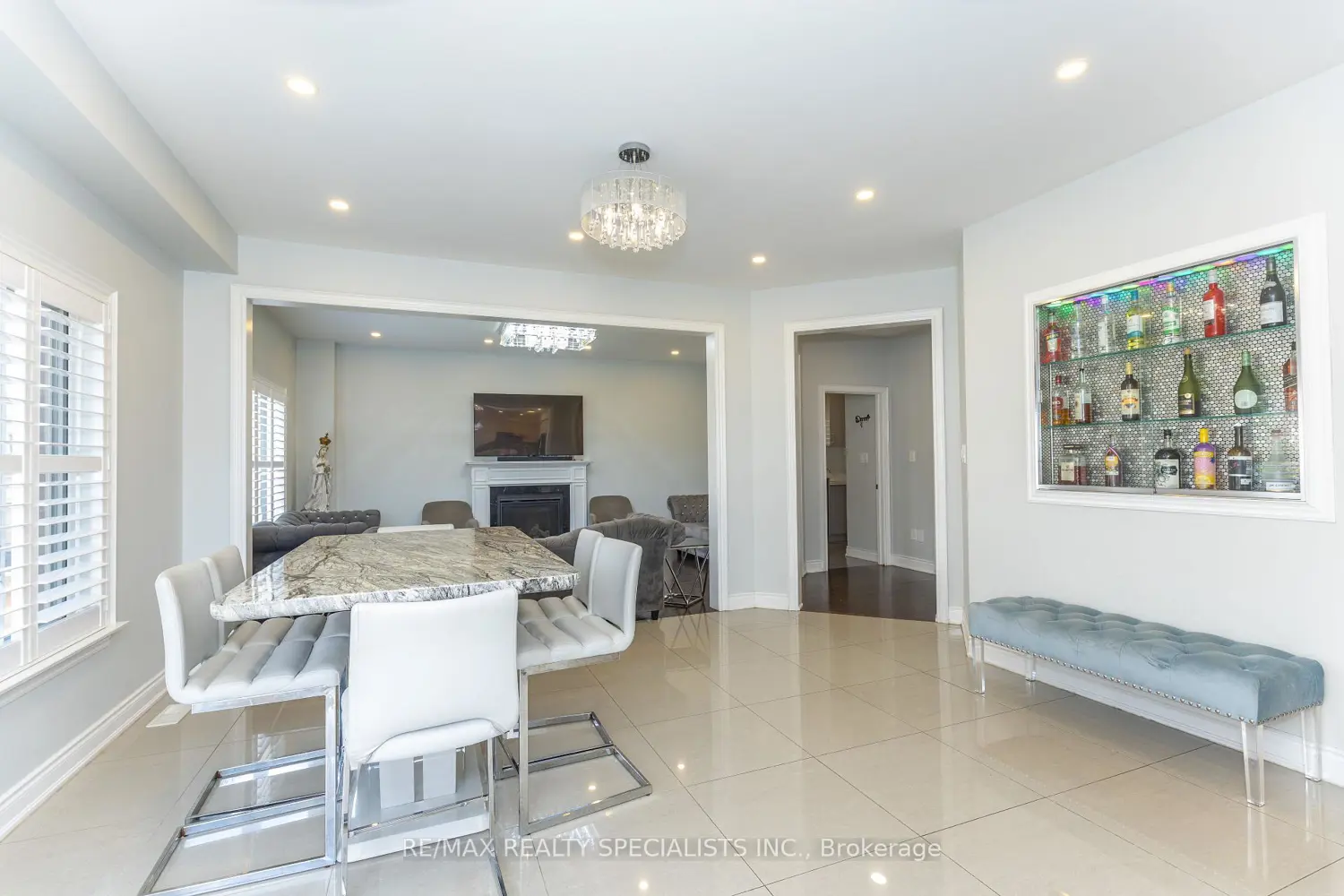 8 W Dykie Court photo 5