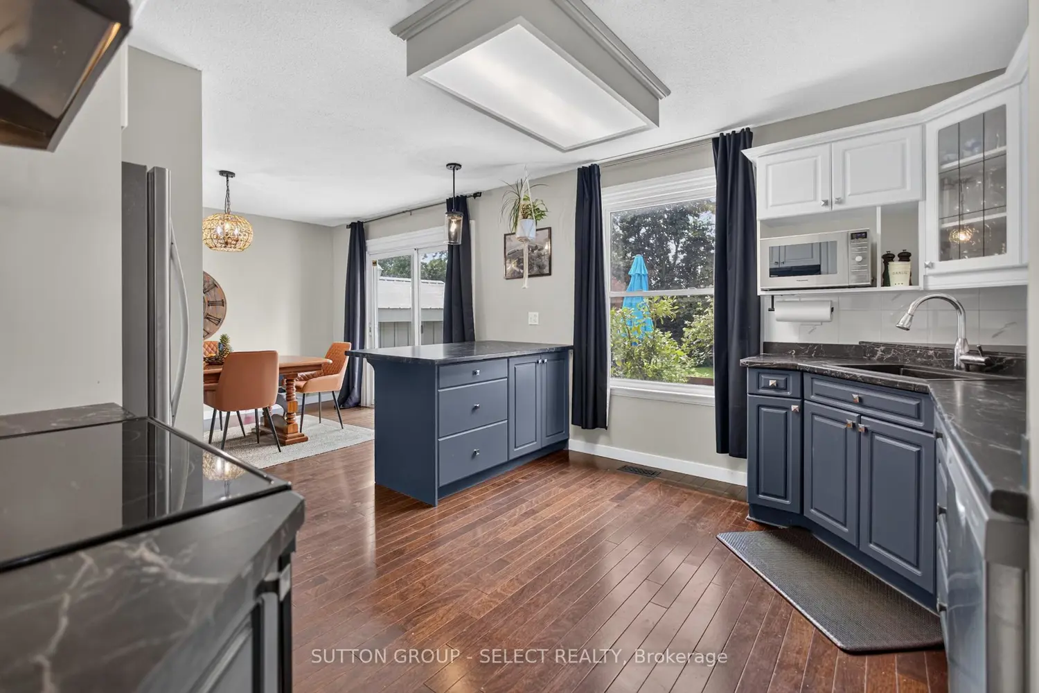 33 Farnham Crescent photo 2