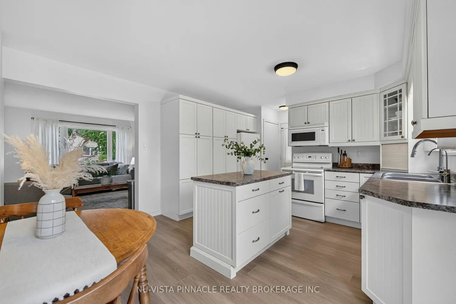28 Edgemere Crescent photo 4