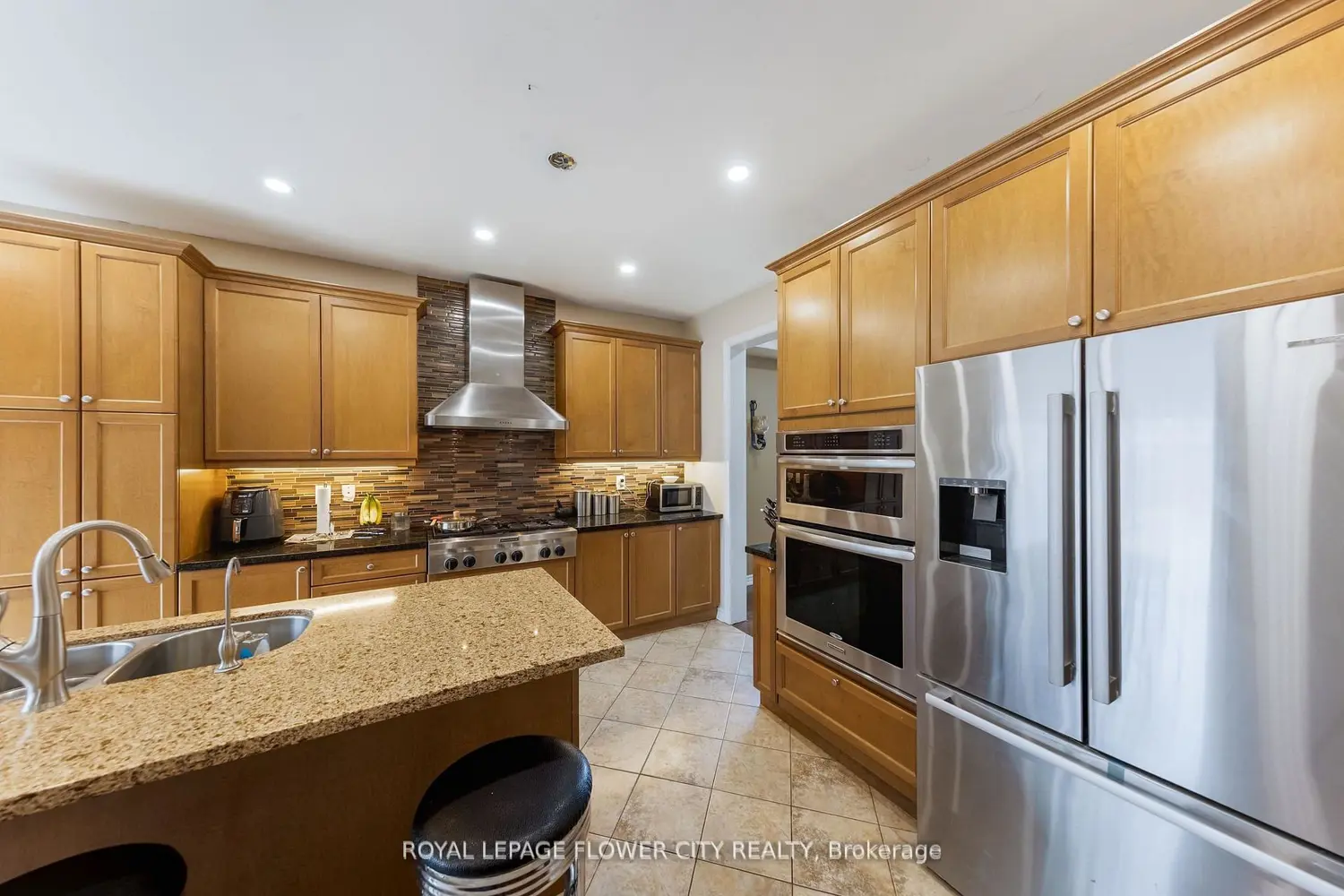 889 O' Reilly Crescent