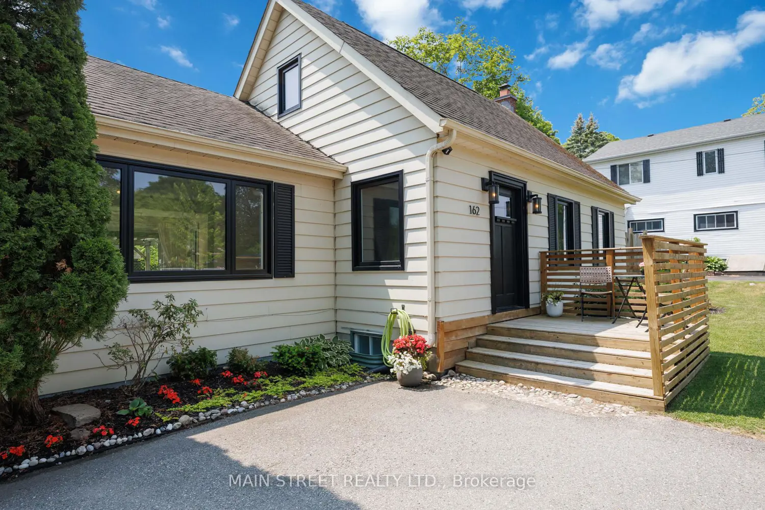 162 Maple Street photo 2