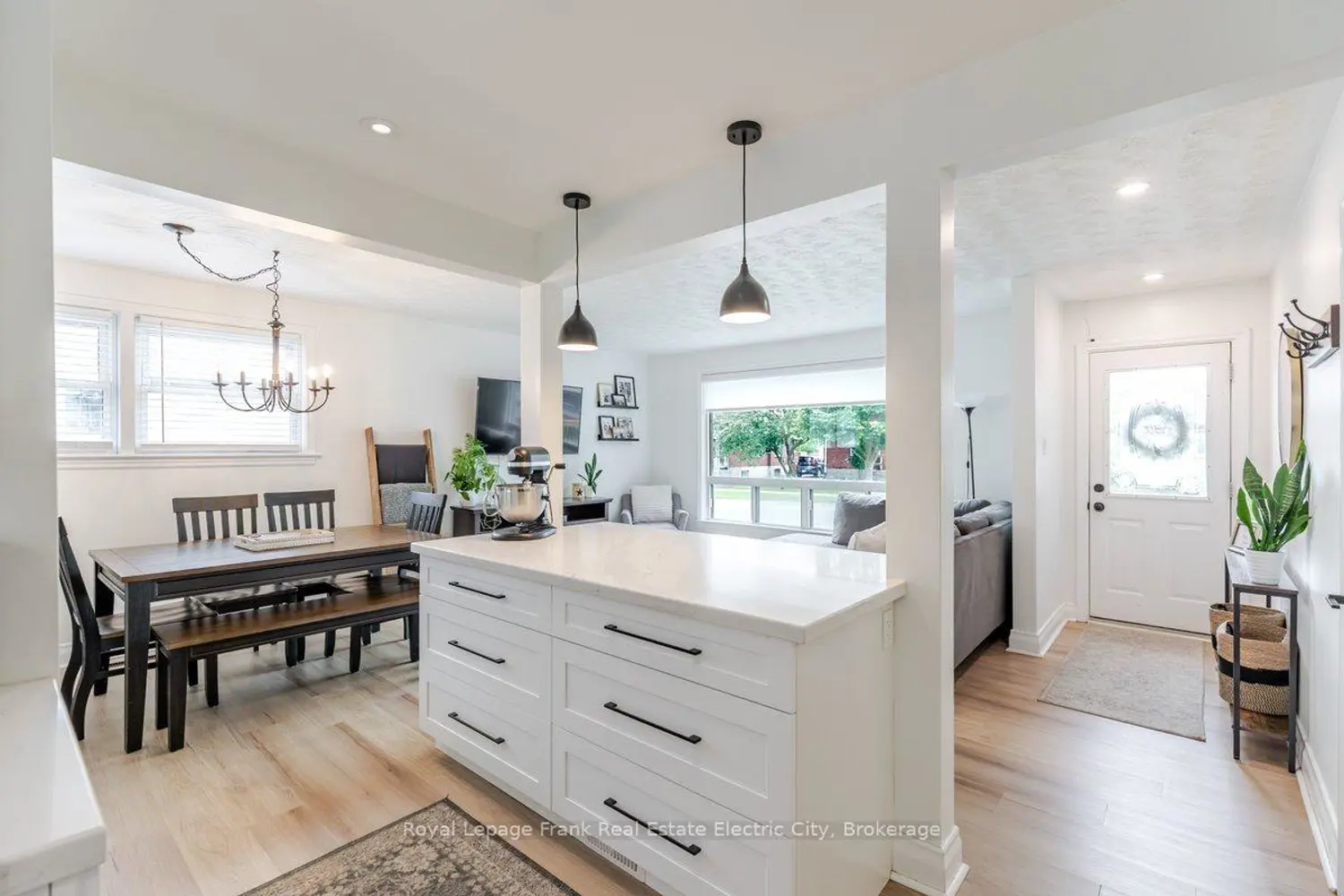 642 Bellaire Street photo 3