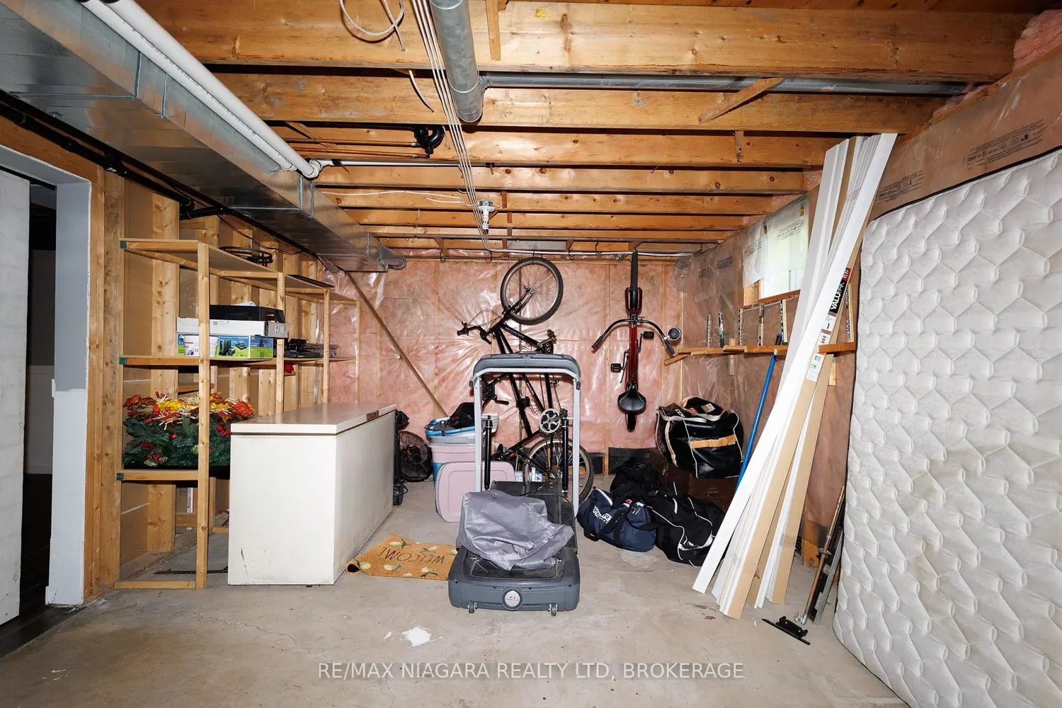 664 Lakeview Road photo 5
