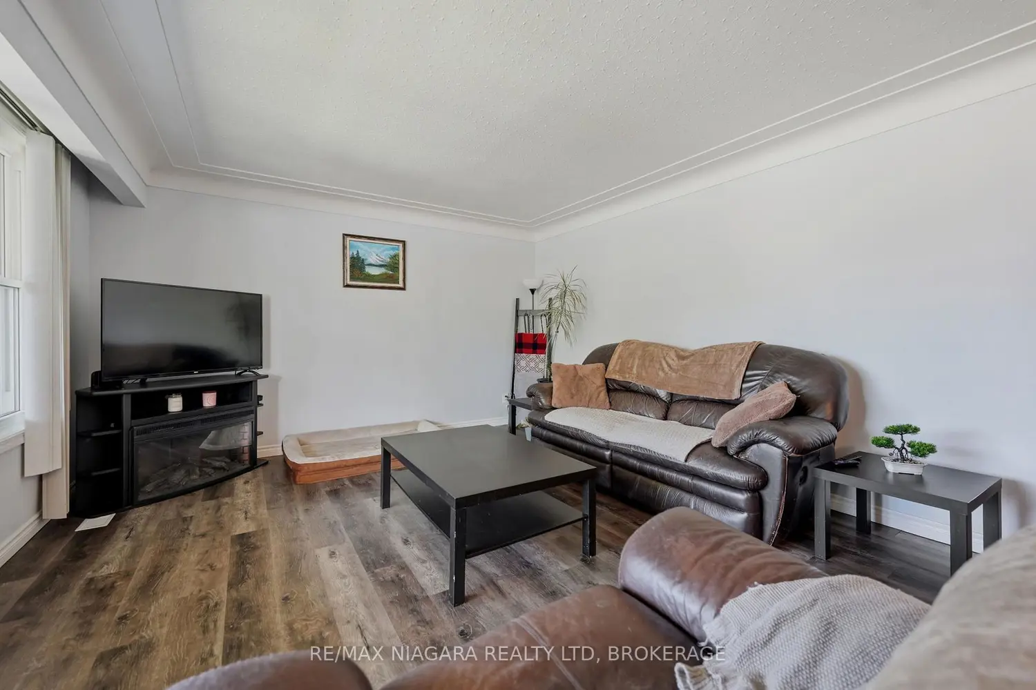 230 Wellington Street photo 5