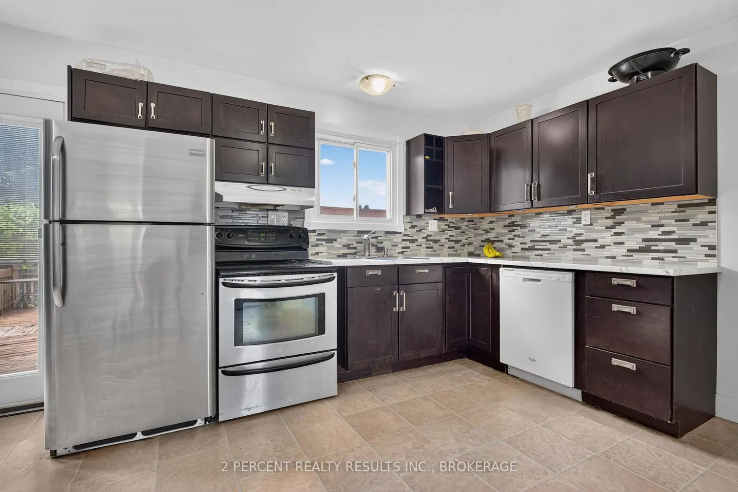 1046 Pinewood Place photo 5