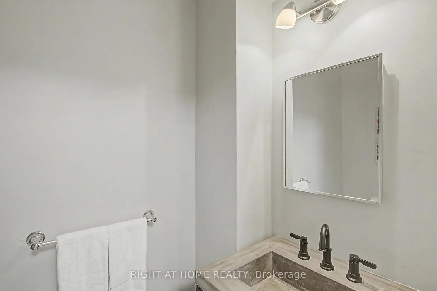 784 Rodney Court photo 4