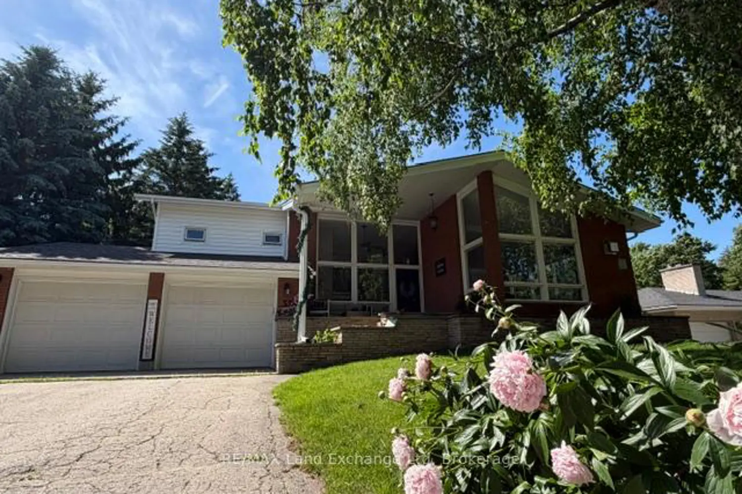 320 Summit Drive photo 2
