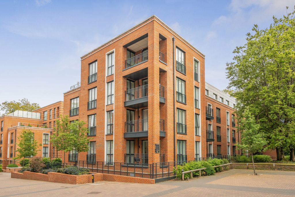 3 bed flat for saleFellowes Rise, Winchester SO22