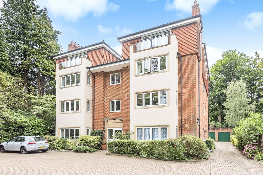 3 bed flat for saleSt. Botolphs Court, St. Botolphs Road, Sevenoaks, Kent TN13