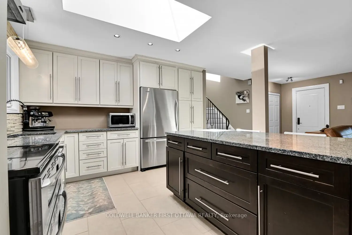 580 Duff Crescent photo 4