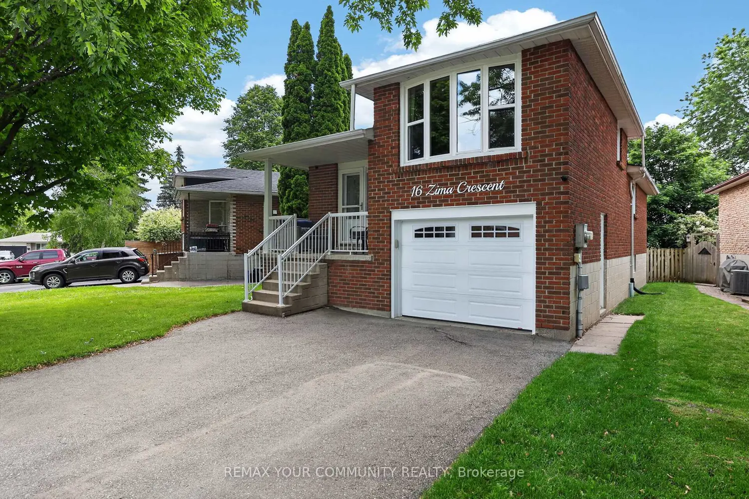 16 Zima Crescent photo 2