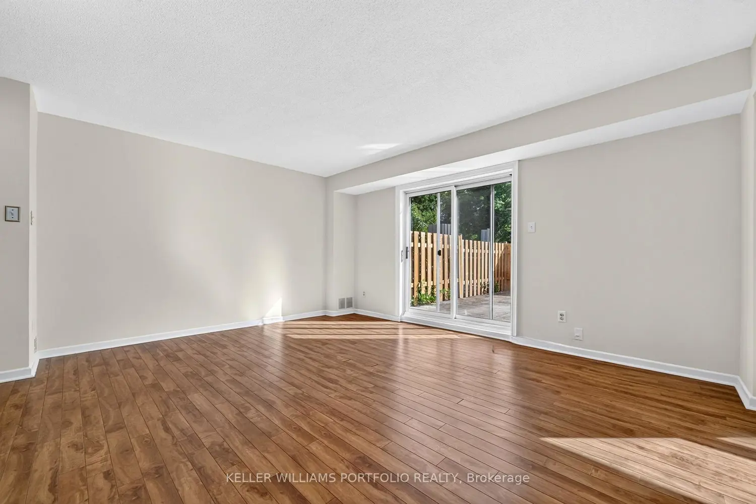 483 Claridge Road 11 photo 2