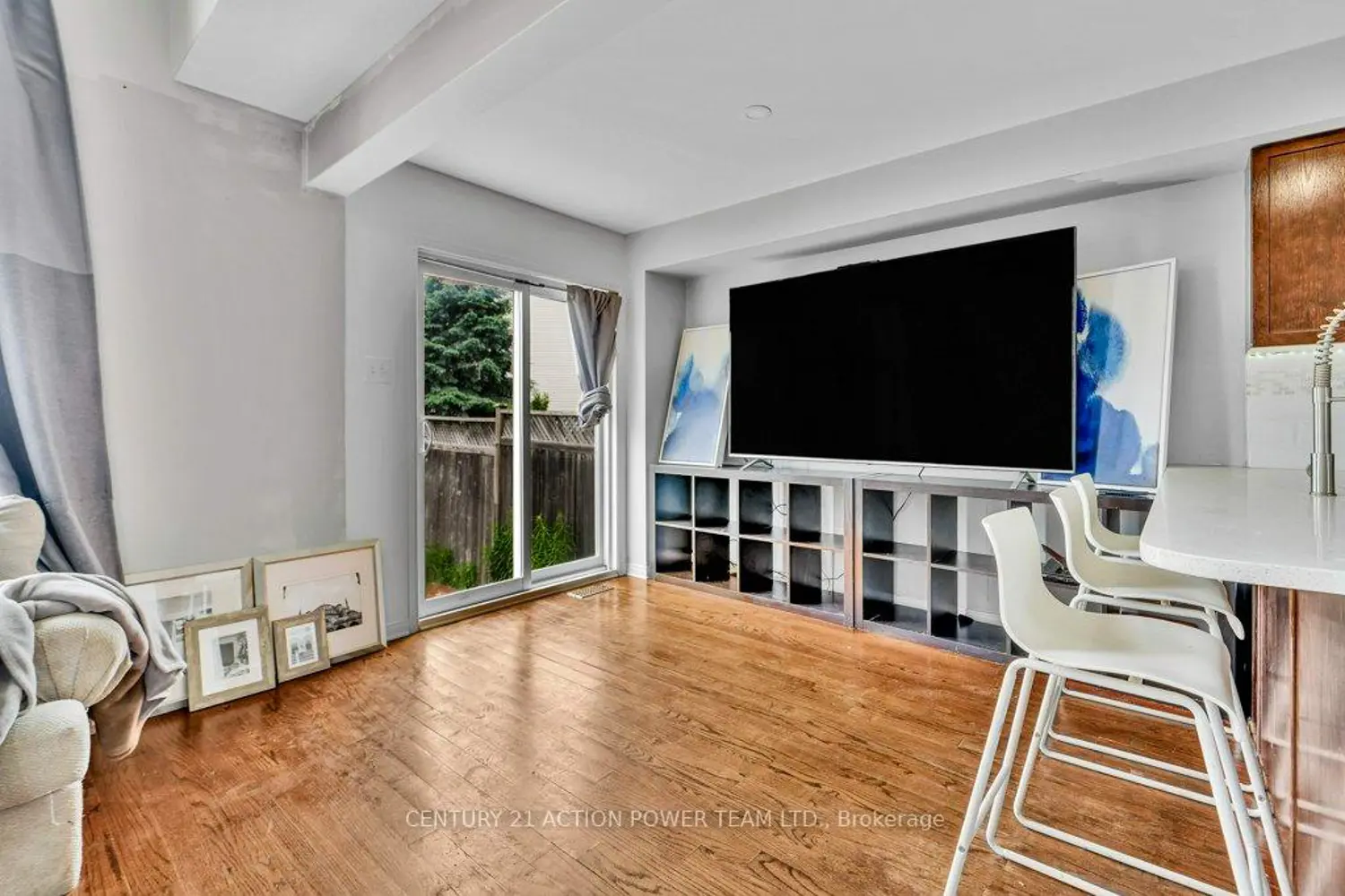 377 Brigitta Street photo 4