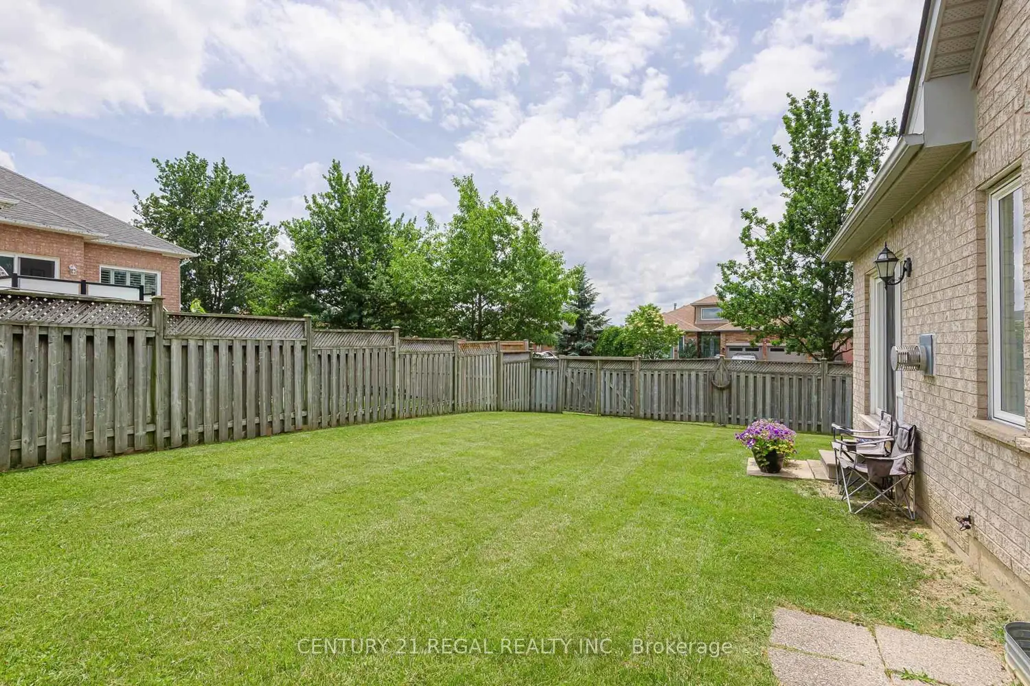 51 Royal Valley Drive photo 2