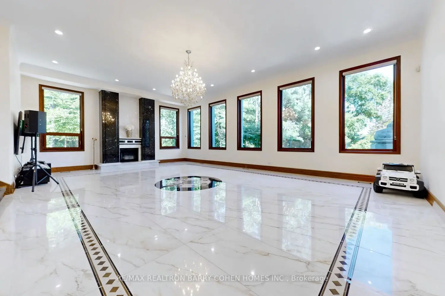 30 Marcus Court photo 2