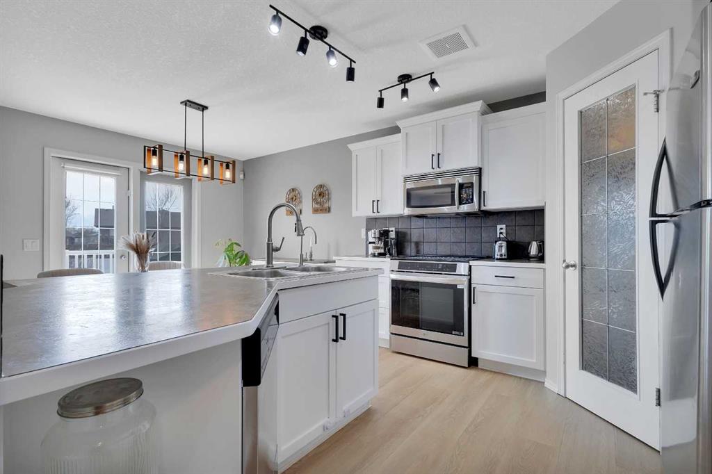 19 Oxley Close, Red Deer, AB, T4P 0B8 photo 4