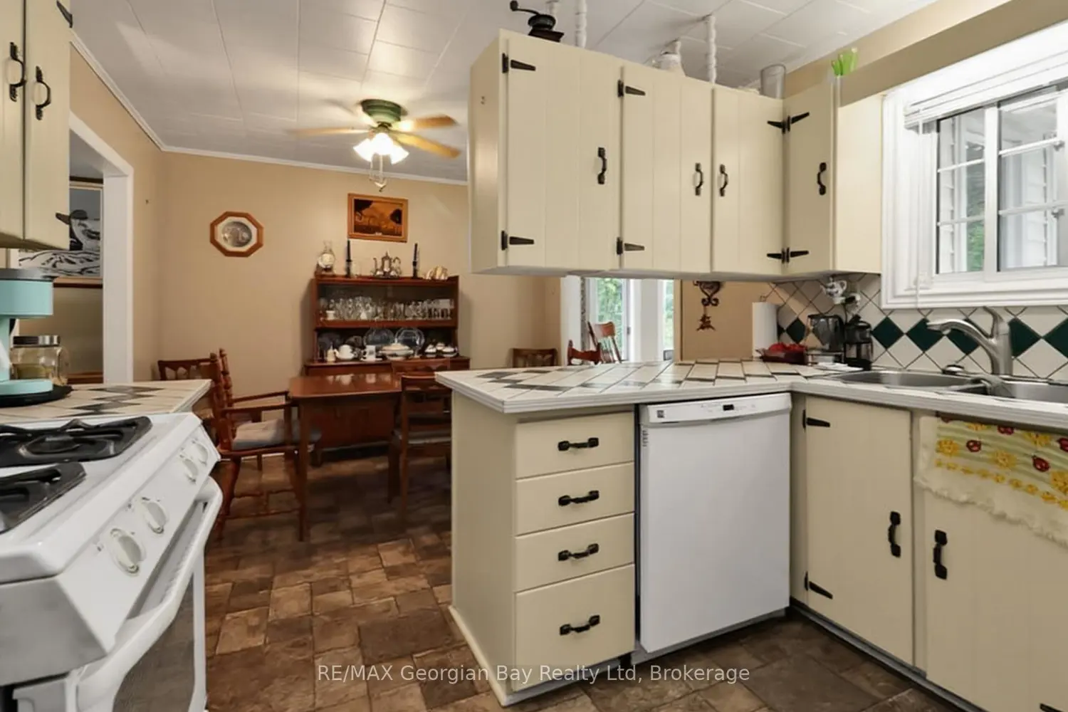 511 Camilla Street photo 2