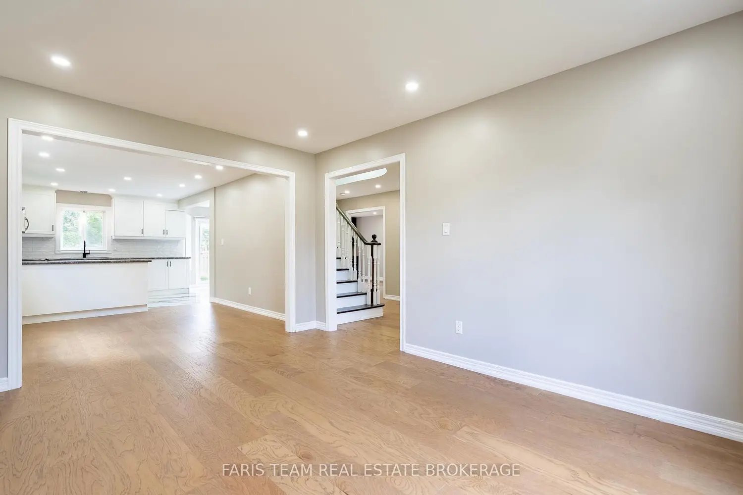 186 Ferndale Drive photo 4