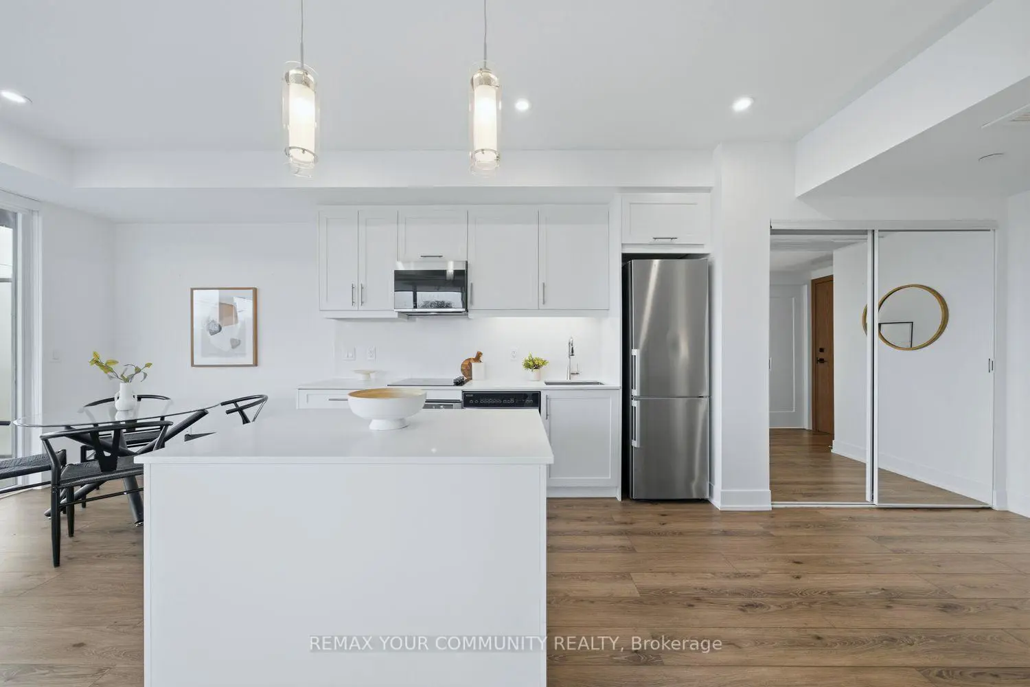 1316 Kingston Road 305 photo 2