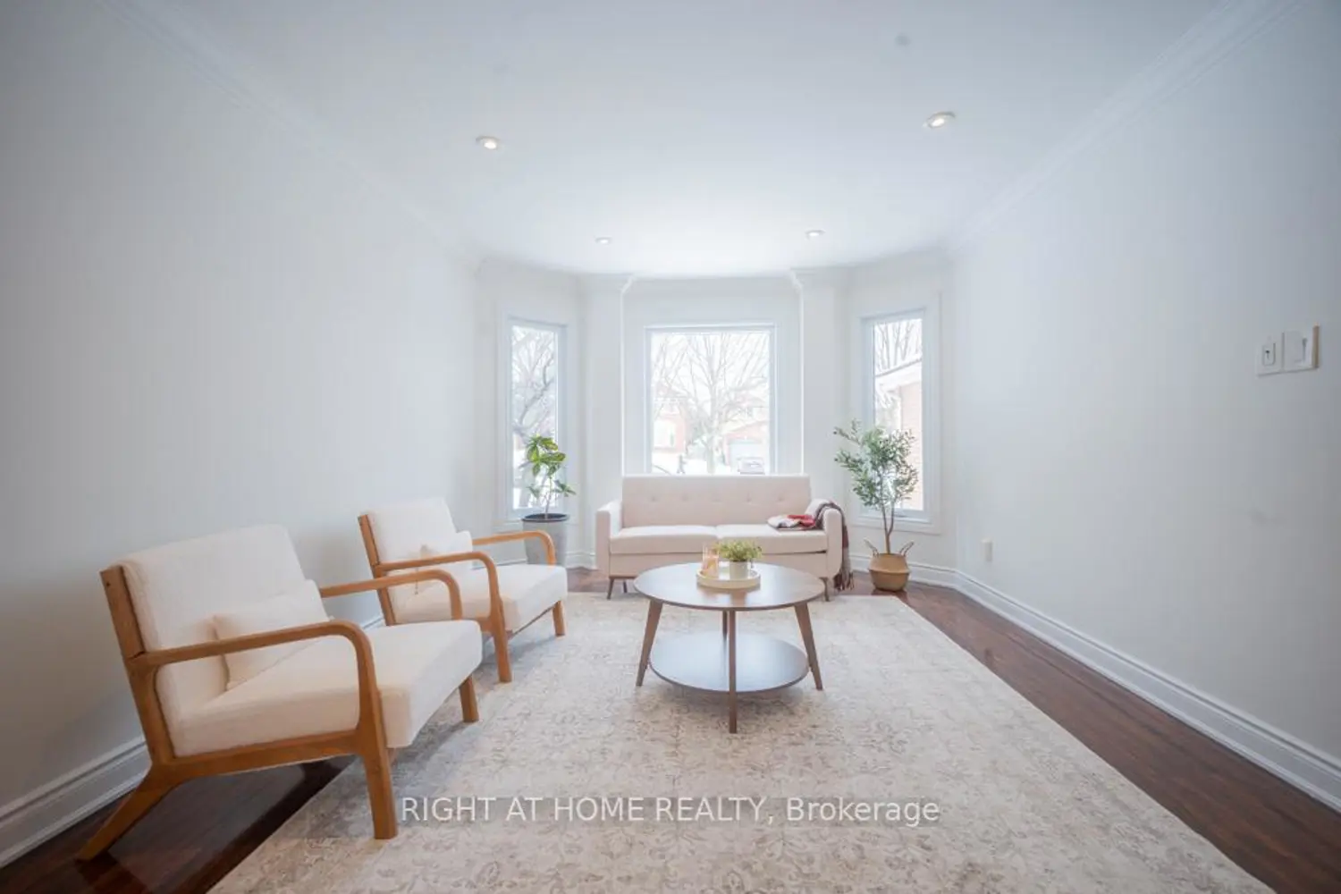 2088 Perran Drive photo 3