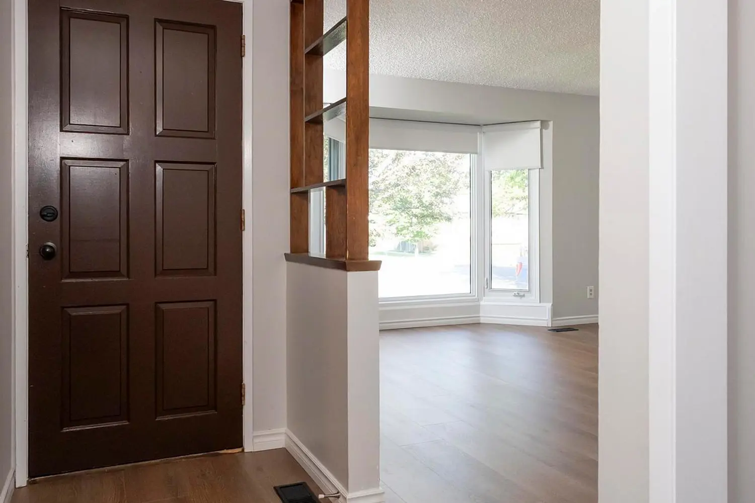 103 Elron Cres photo 5