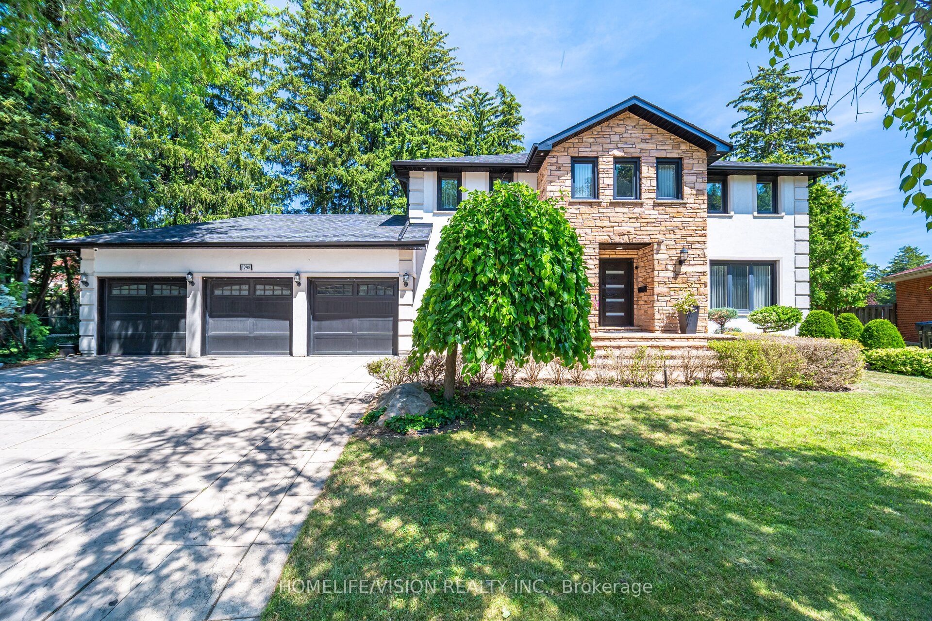 1298 Bunsden Avenue, Mississauga, ON, L5H 3T9