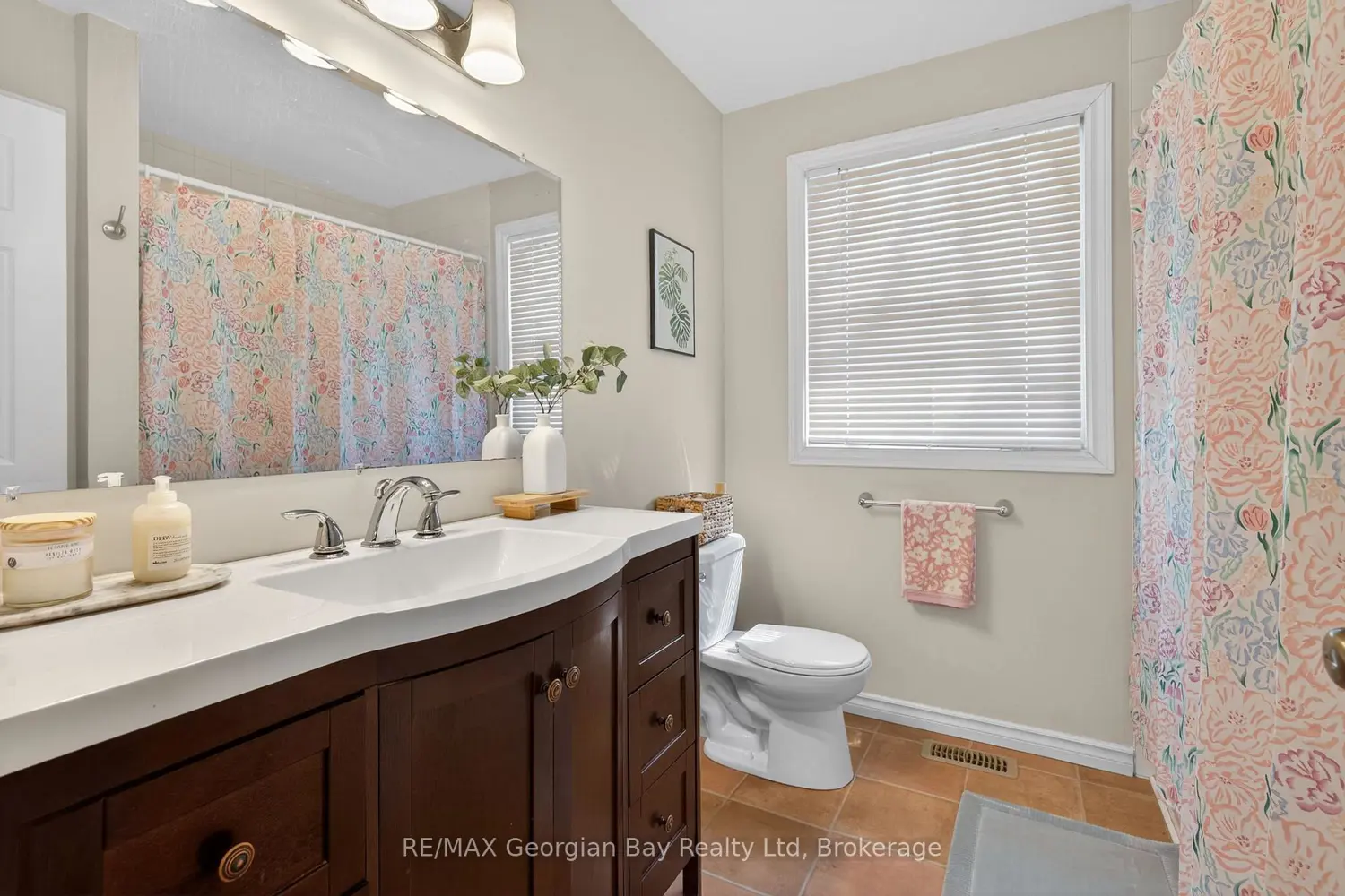 1060 Harbourview Drive photo 4