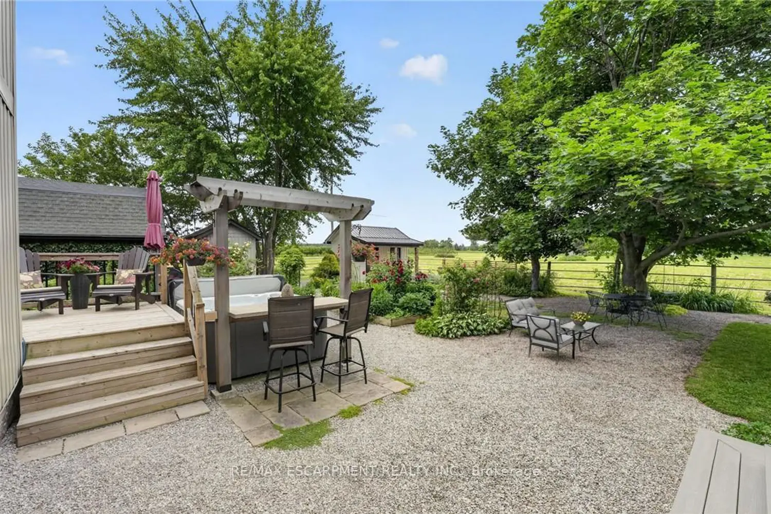 3754 Lakeshore Road photo 2