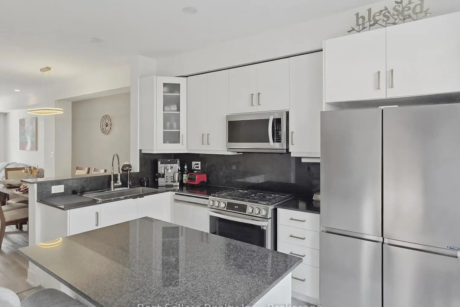 1812 Burnhamthorpe Road 76 photo 4