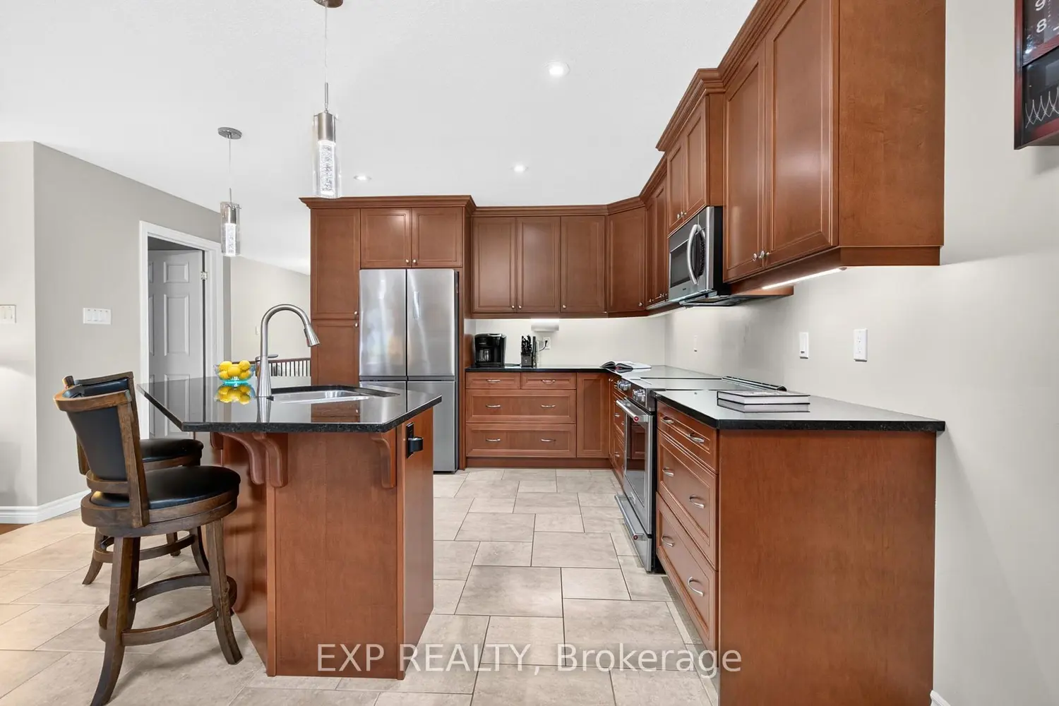 6 Caverhill Crescent photo 4