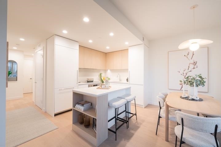 205-585 Kemsley Avenue, Coquitlam, BC, V3J 3Z1