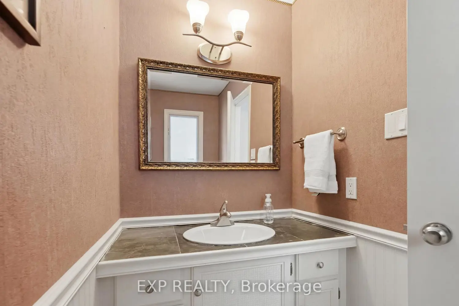 86 Baxter Crescent photo 5