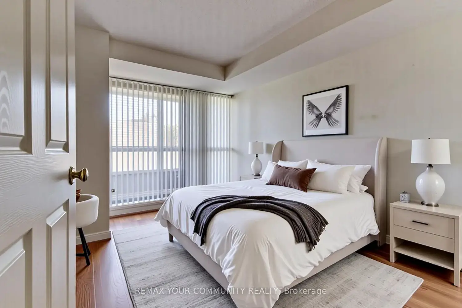 889 Bay Street 512 photo 3