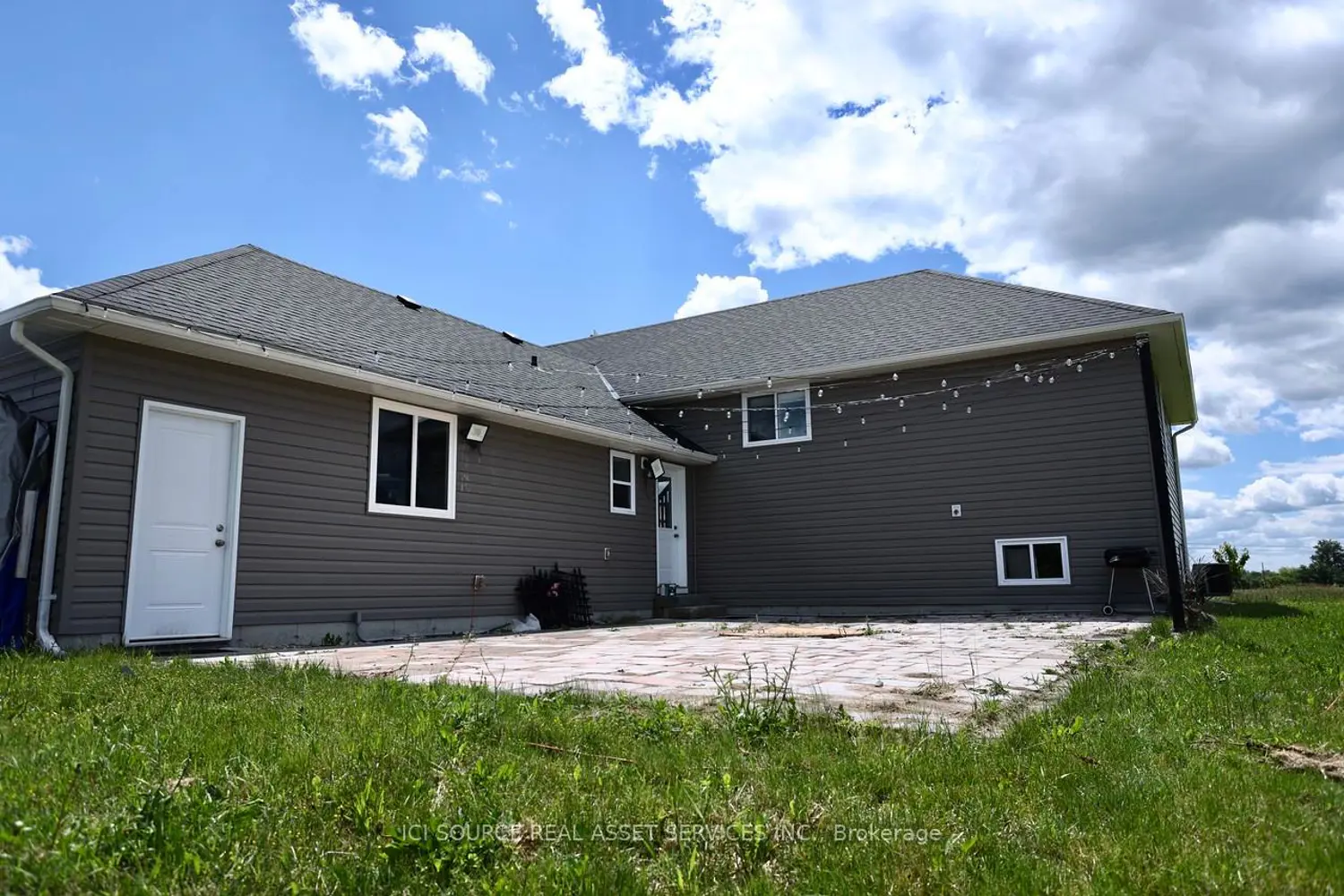 1611 Harmony Road photo 5
