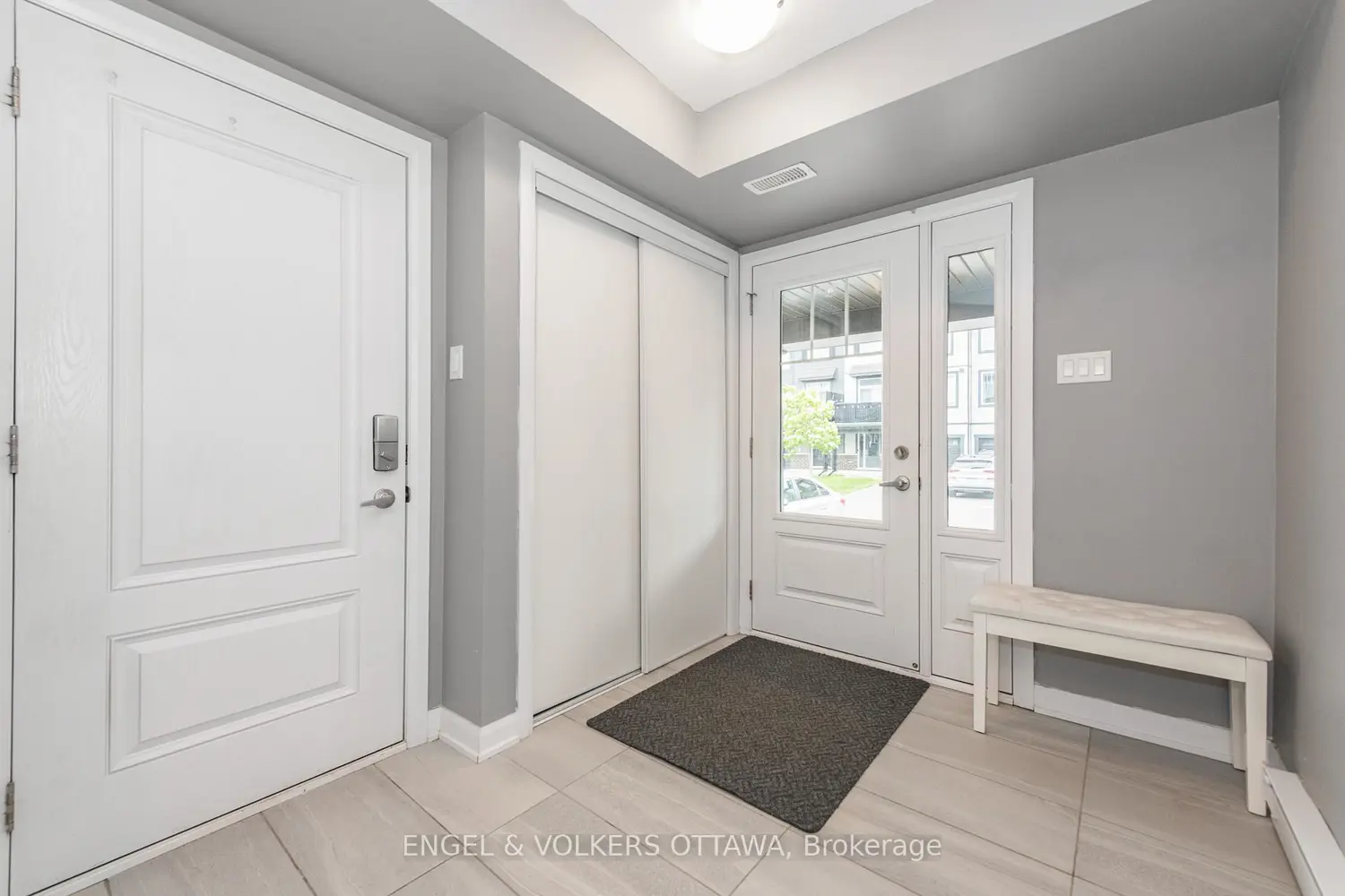 517 Galmoy Way photo 2