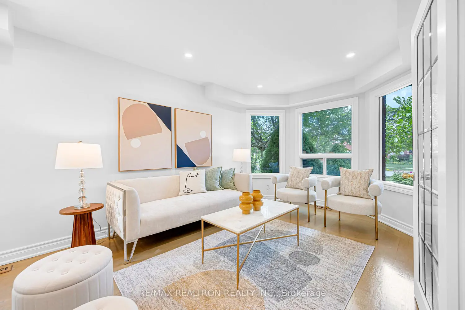 278 Bernard Avenue photo 2
