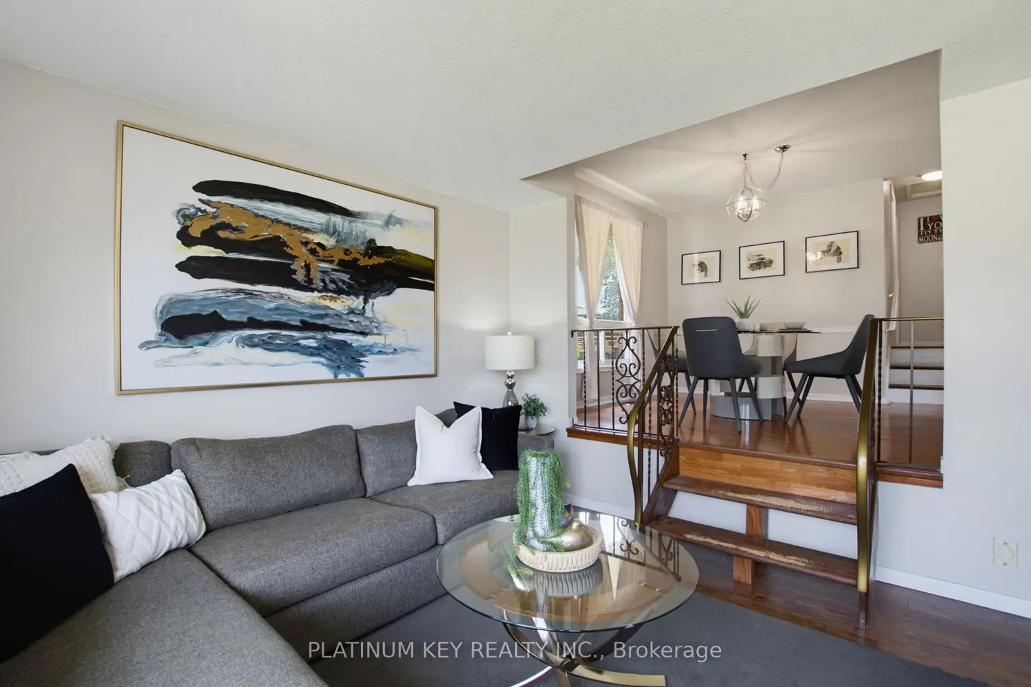 16 Sharpe Drive photo 4