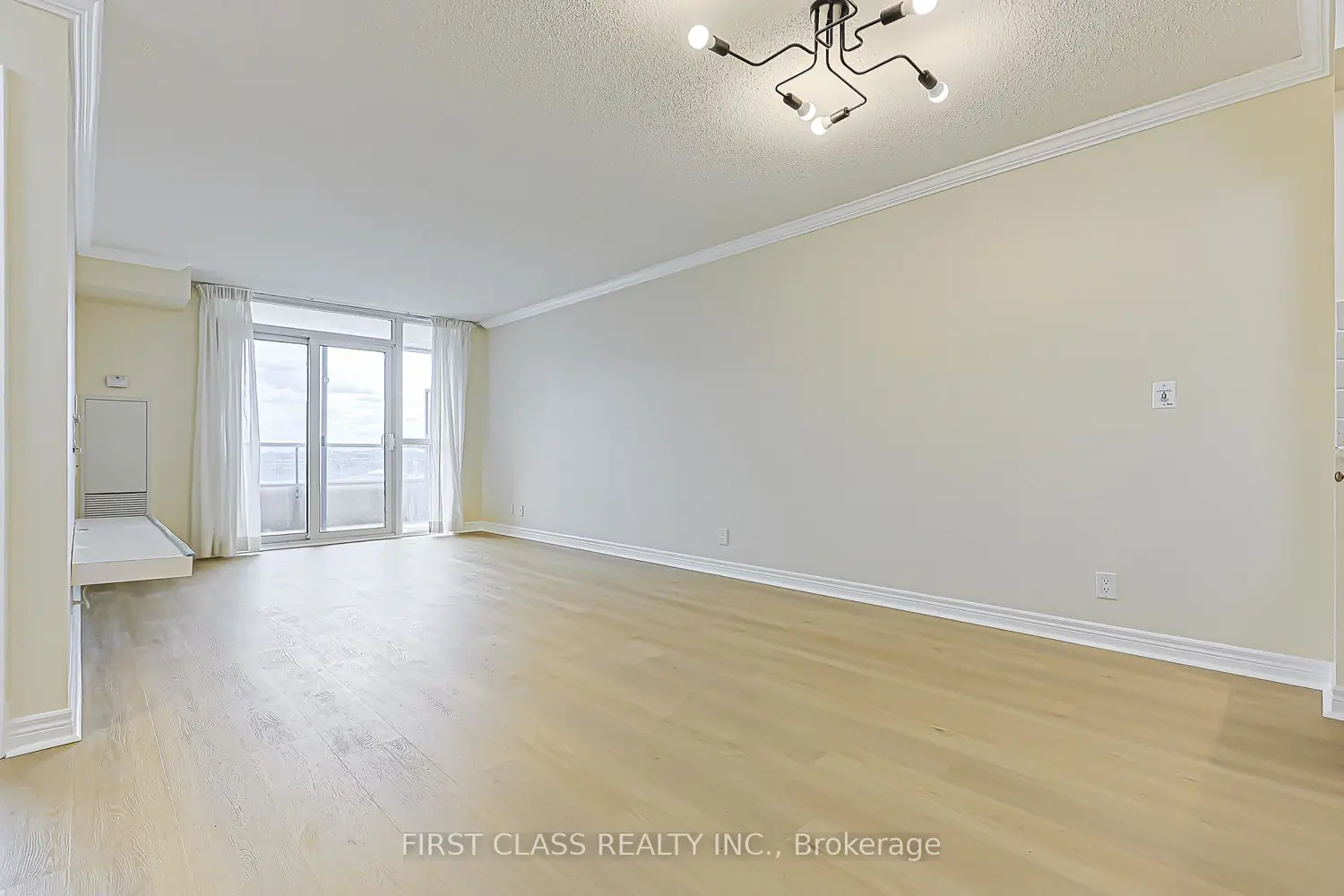 33 Cox Boulevard 1206 photo 3