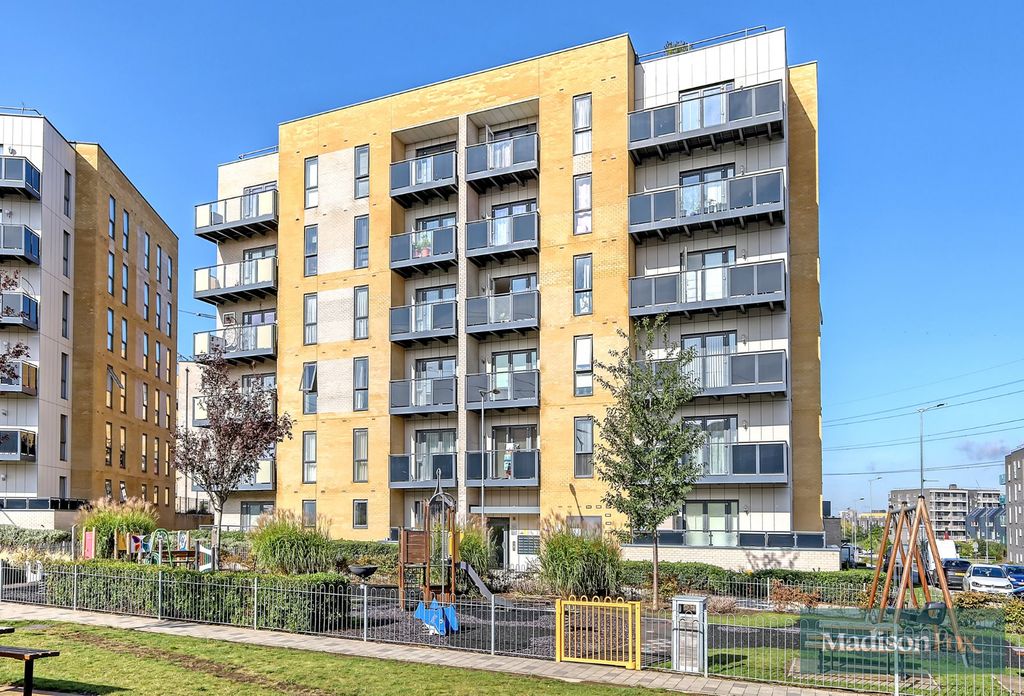 2 bed flat for saleHandley Page Road, Barking IG11