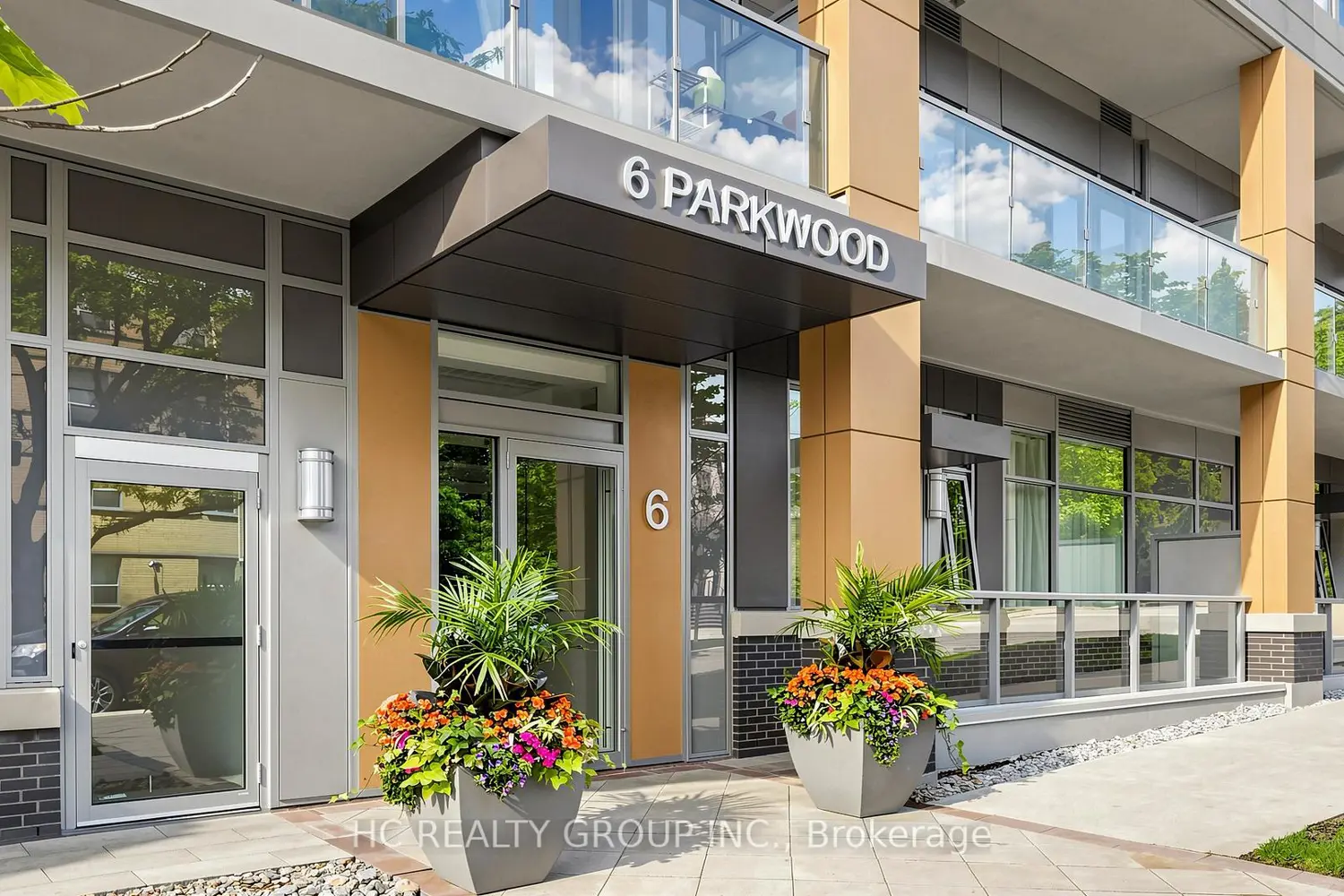 6 Parkwood Avenue 701 photo 2