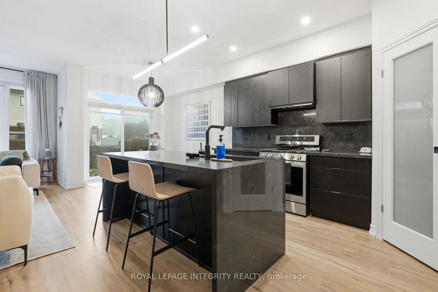 246 Cooks Mill Crescent photo 4