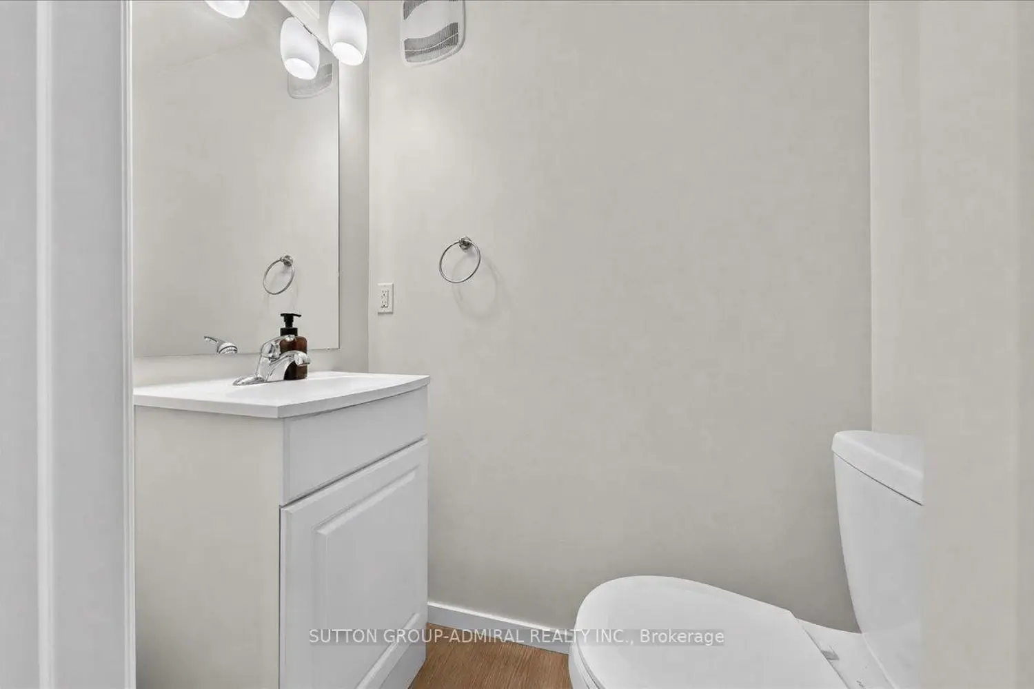2 Maxwell Street 202 photo 4