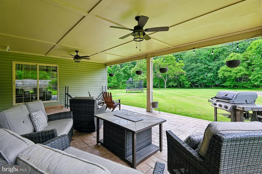 1438 Brewer Neck Road, Pasadena, MD 21122