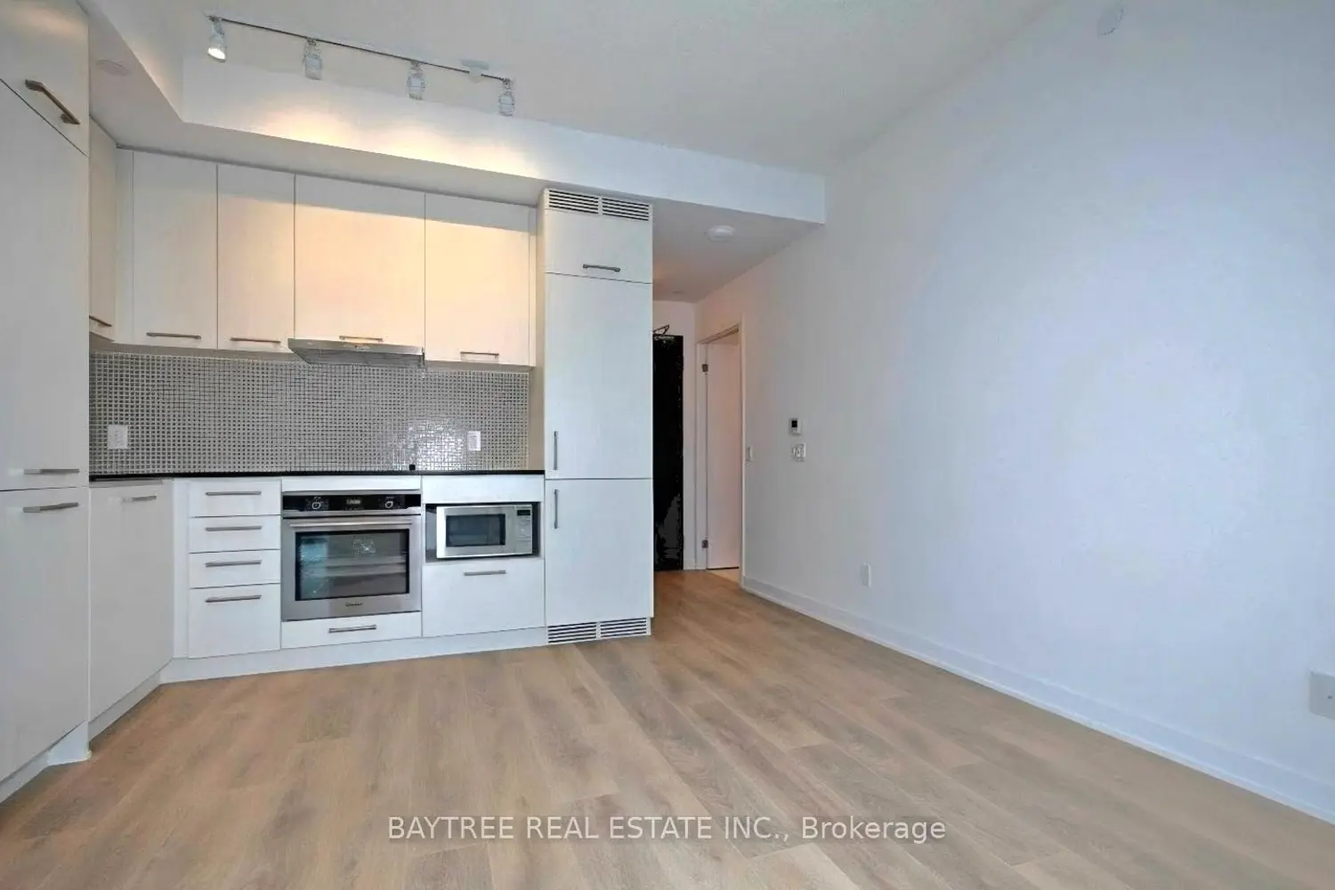 87 Peter Street 2908 photo 5
