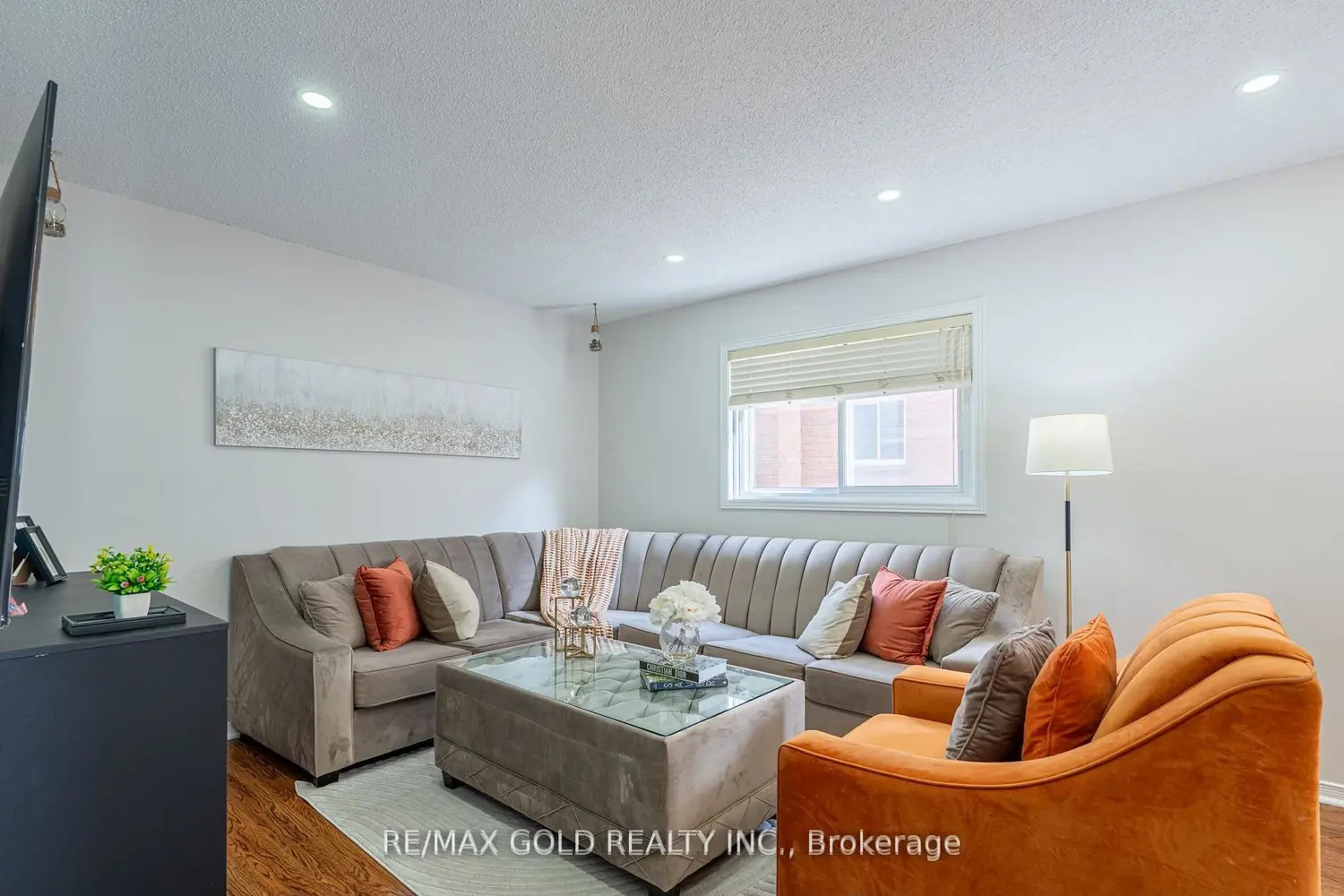 94 Bighorn Crescent photo 2